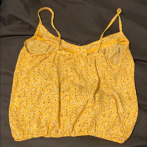 Cute yellow top! - Picture 3 of 3